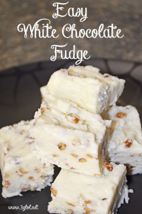 Easy To Cook Recipes, Homemade Fudge Recipes, White Chocolate Fudge, White Choc, Cake Christmas, Fudge Recipes Easy, Homemade Fudge, Candy Recipes Homemade, Fudge Easy