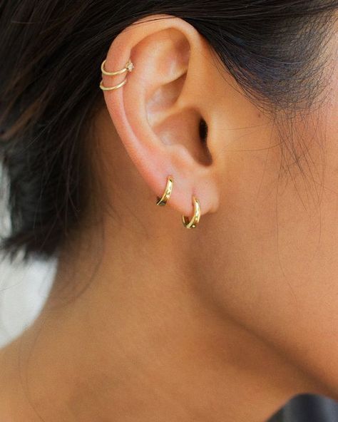 Ušný Piercing, Tiny Gold Hoop Earrings, Earrings Cartilage, Cool Ear Piercings, Pretty Ear Piercings, Cute Ear Piercings, Cartilage Hoop, Gold Filled Earrings, Rose Gold Jewelry