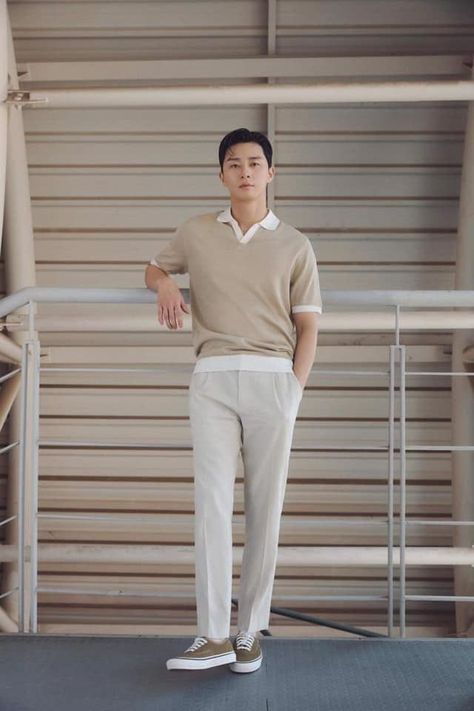 Style Pria Korea, Mens Linen Outfits, Real Men Real Style, Mens Office Wear, Park Seojun, Mens Smart Casual Outfits, Seo Jun, Classy Outfits Men, Smart Casual Men