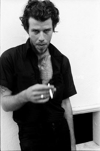 Tom Waits 1976. Tom Waits, Frank Zappa, Rock N’roll, Music Icon, 인물 사진, Look At You, Famous People, Rock N Roll, Rock And Roll