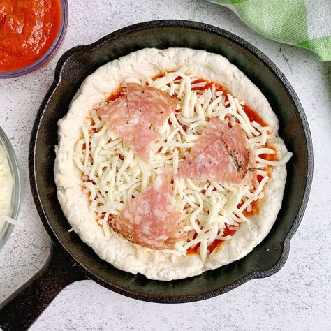 Greek Yogurt Pizza Dough 2 Ingredients, 2 Ingredient Pizza Dough Greek Yogurt, Single Serve Pizza Dough, Easy Healthy Pizza, Yogurt Pizza, Yogurt Pizza Dough, Personal Pan Pizza, Healthy Pizza Dough, Small Recipes