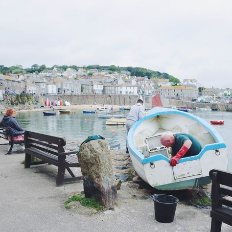 Travelling Goals, Mousehole Cornwall, Camping Cornwall, English Seaside, Devon Cornwall, Cottages By The Sea, England Travel Guide, Visit Uk, British Seaside