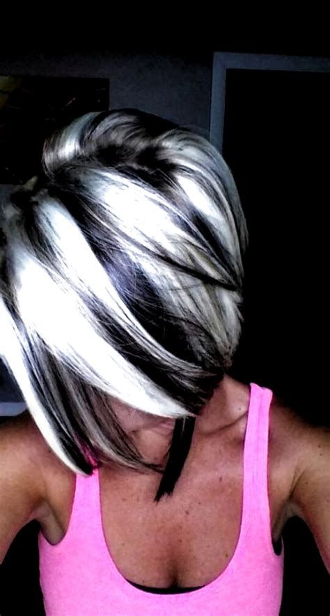 Highlights For Grey Hair, Grey Hair Lowlights, Elegant Brunette, Cool Blonde Highlights, Types Of Hair Color, Platinum Highlights, Grey Blonde Hair, Ash Blonde Hair Colour, Silver Blonde Hair