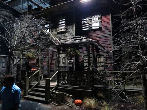 13 Things That Prove Halloween Is a Waking Nightmare For Parents Waking From A Nightmare, Hempstead House, Best Haunted Houses, Haunted Maze, Scary Haunted House, Haunted Hayride, Haunted Attractions, I Love Halloween, Night Terror