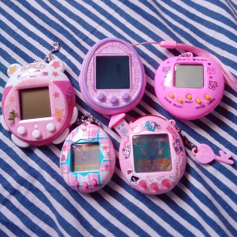 💀 Blue Tamagotchi, Tamagotchi Aesthetic, Tamagotchi Color, Giga Pet, Carcase Iphone, Images Hello Kitty, Mei Mei, Retro Gadgets, Turning Red