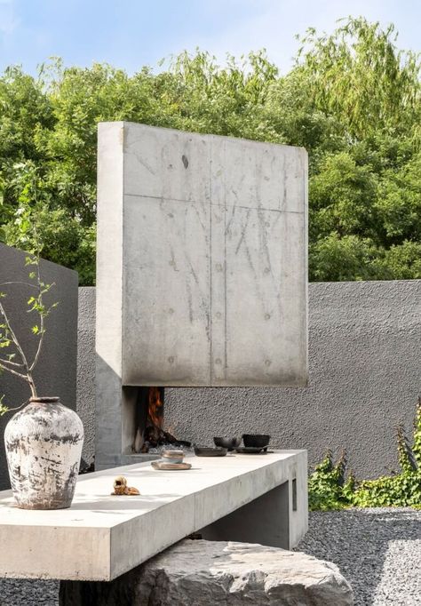 How guò bàn er Transformed Concrete into Culinary Magic - D5 Design Magazine Monochrome Color Palette, Brutalist Buildings, Best Architecture, Concrete Dining Table, Concrete Fireplace, Hospital Interior Design, Casa Exterior, Concrete House, Wood Fired Oven