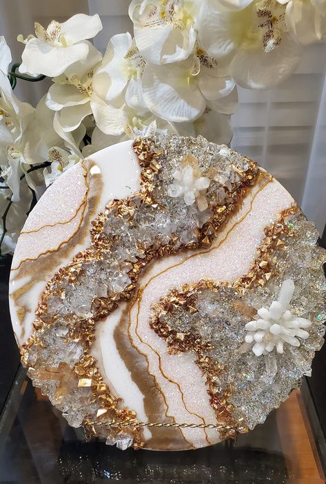 Art Healing, Accent Table Decor, Gold Art Painting, Resin Geode, Geode Art, Resin Wall Art, Glitter Art, Crystal Resin, Crystal Geode