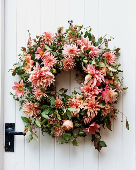 Autumn Dahlia, Dahlia Wreath, Dried Floral Wreaths, Sustainable Flowers, Beautiful Home Gardens, Wild Garden, British Flowers, Cut Flower Garden, Seasonal Garden