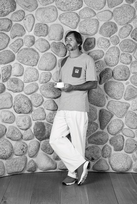 Marc Newson's designs are so influential that he was appointed Royal Designer for the Industry in the UK. He also has work in major museums around the world. Marc Newson, Stylish Luggage, George Nakashima, Jens Risom, Antonio Citterio, Iconic Furniture, Nyc Design, Traditional Building, Commercial Aircraft