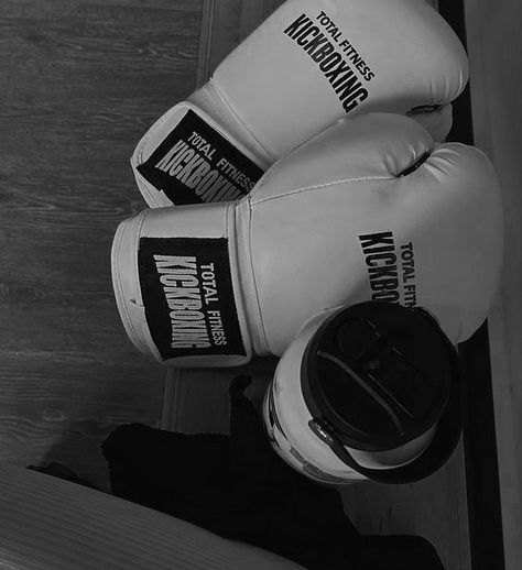 dark vibe energy boxing gloves Professional Boxer Aesthetic, Girl Boxer Aesthetic, Female Boxer Aesthetic, Aesthetic Gloves, Boxer Aesthetic, Gloves Aesthetic, Girl Boxers, Female Boxers, Twisted Heart