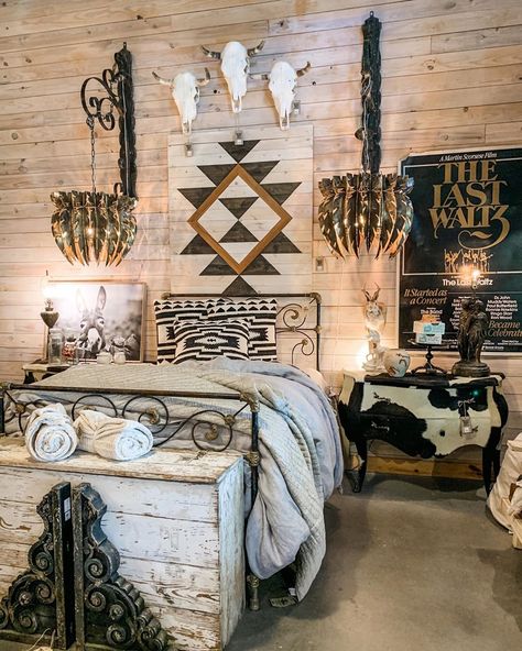 junk gypsy on Instagram: “Coming up this Thursday, May 7 @ 3pm CST ➡️ Virtual Flea Market on the Fly! We’ll be in our store shopping everything from vintage mirrors…” Room Inspo Farmhouse, Room Inspo Western, Western Room Ideas, Farmhouse Western, Western Bedrooms, Western Room, Western Bedroom Decor, Western Rooms, Western Bedroom