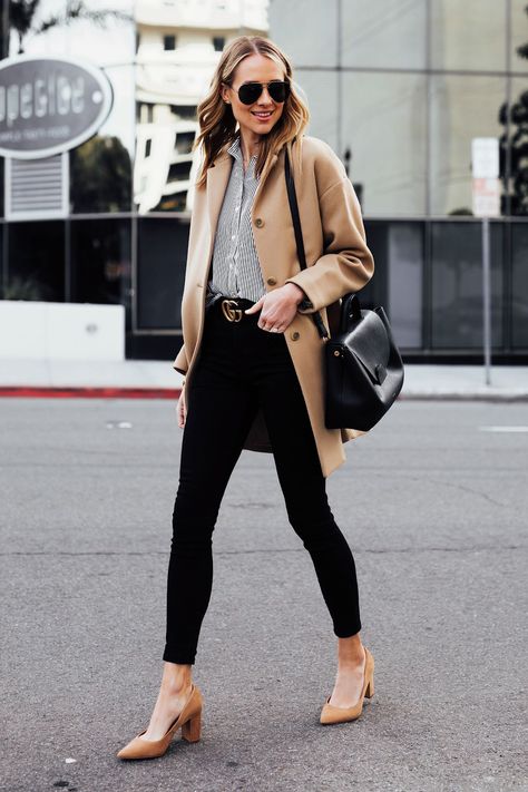 4d6e4749289c4ec58c0063a90deb3964desc46906704ri Camel Pumps Outfit, Tan Pumps Outfit, Dress Up Black Jeans, Office Outfit Inspiration, Tan Pumps, Look Office, Jean Jacket Outfits, Fashion Jackson, Black Handbag