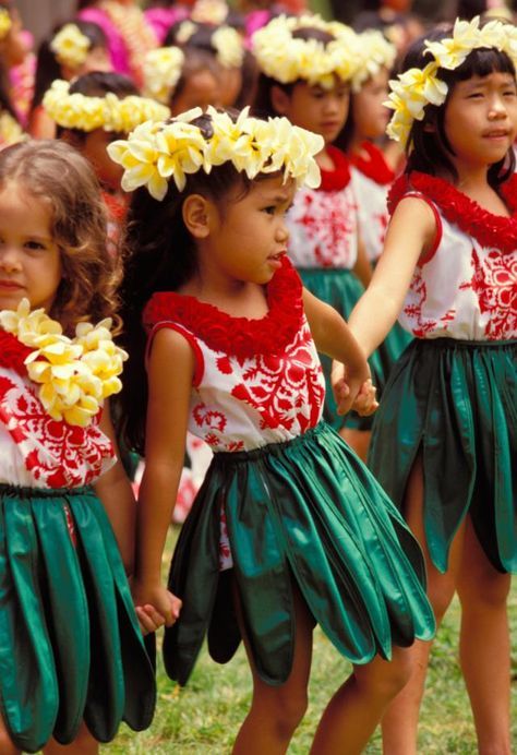 Lei Day, Hula Dancing, Polynesian Dance, Polynesian Cultural Center, Hawaiian Dancers, Flower Costume, Hula Dance, Hula Dancers, Hawaiian Art