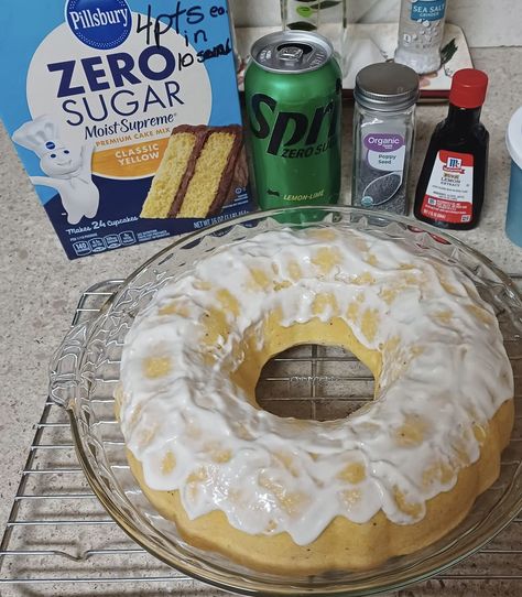 Easy lemon cake with cream cheese frosting Family Deserts, Lemon Cake With Cream Cheese, Ww Bread, Easy Lemon Cake, Weight Watchers Recipes With Points, Lemon Cake Easy, Bread Desserts, Homemade Appetizer, Lemon Frosting