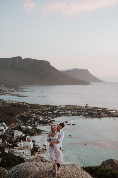 Wedding Photographer in Cape Town Cape Town Couple Shoot, Africa Photoshoot, Mountain Couple Photos, Cape Town Sunset, Cape Town Wedding Venues, Couple Shoot Poses, Welcome To Our Engagement, Sunset Shoot, Date Video