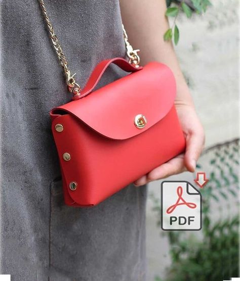 Diy Leather Crossbody Bag, Leather Business Card Case, Diy En Cuir, Leather Eyeglass Cases, Leather Patterns, Hand Bags For Women, Diy Valentine's Day, Leather Bag Pattern, Lipstick Bag