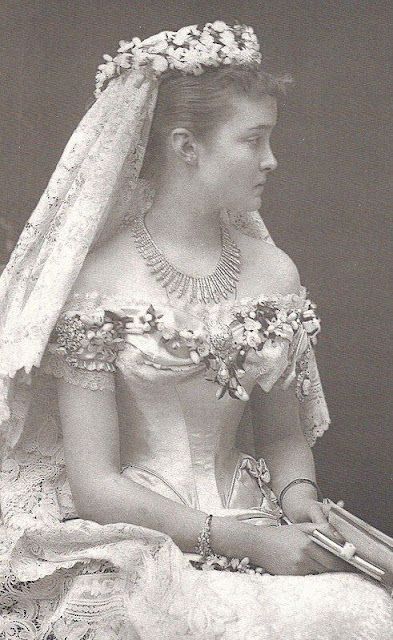 Victorian Wedding Dresses: 27 Stunning Vintage Photographs of Brides Before 1900 ~ Vintage Everyday French Wedding Dress, Vintage Bridal Fashion, Victorian Bride, Victorian Wedding Dress, Custom Wedding Gown, Buy Wedding Dress, John Brown, Vintage Wedding Photos, Victorian Wedding