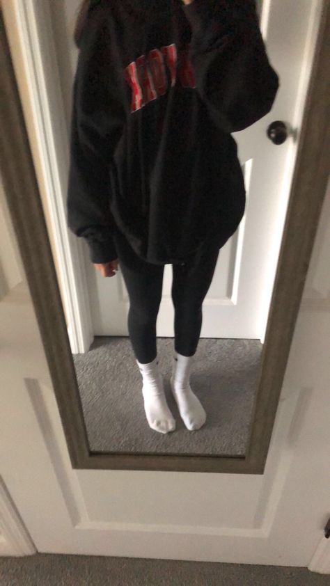 Outfits With Black Lululemon Leggings, Black Leggings Comfy Outfit, School Outfit With Leggings, Black Leggings White Socks Outfit, Outfit Ideas With Black Sweatpants, Black Nike Sweatpants Outfits, Lululemon Outfit Winter, Socks Over Leggings Outfit, Nike Socks Outfit