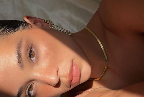 ALISSA on Instagram: “@solbody gradual self tanning face moisturizer is everythinggg! This product just enhances your natural color and leaves your looking sun…” Self Tanning Face, Tanning Face, Eye Makeup Images, Sterling Silver Cleaner, Long Chain Earrings, Tan Face, Stunning Makeup, Fancy Makeup, Pearl Collection