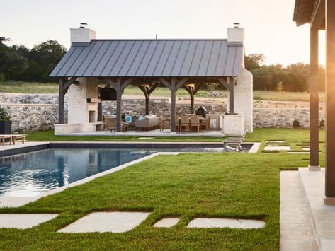 Pool House Interior Design, Interior Design Beach House, Pool House Interior, Interior Design Beach, Country Pool, Barn Pool, Pool Pavilion, Pool House Designs, Pools Backyard Inground