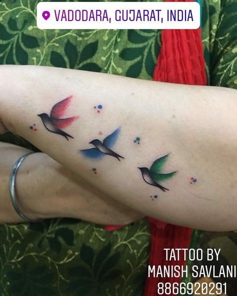 Flying Birds Tattoo, Aura Tattoos, Bird Tattoo Men, Little Bird Tattoos, Flying Bird Tattoo, Small Bird Tattoo, Symbol Of Freedom, Tattoo Apprentice, Bird Tattoo