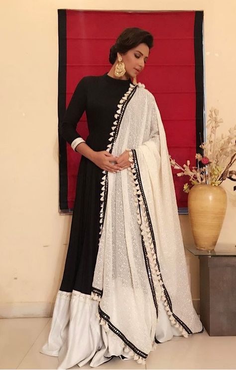 Black And White Sharara, Black And White Indian Outfit, White Indian Outfit, Sharara Design, White Sharara, Sharara Designs, Pakistani Formal Dresses, Fashion Indian, Indian Suits