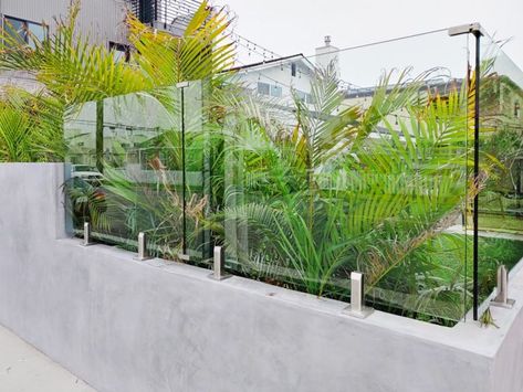 Terrace Glass Railing, Balcony Glass Railing Design, Uredjenje Stana, Glass Railing Design, Glass Fencing, Glass Railing Deck, Stacked Porches, Brick Planter, Glass Handrail