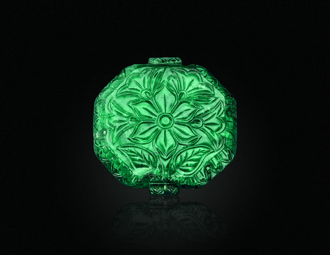 Luxury Green Carved Jewelry, Sufi Islam, Gem Carving, Carved Emerald, Engraved Stone, Luxury Carved Jade Jewelry, Biedermeier Furniture, Red Beryl, Luxury Faceted Green Gemstones