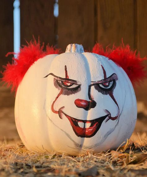 It Pumpkin Painting, Pumpkin Pennywise, Pennywise Pumpkin, Horror Diy, Pumpkin Idea, Moldes Halloween, Creative Pumpkin Painting, Creative Pumpkin Decorating, Dekorasi Halloween