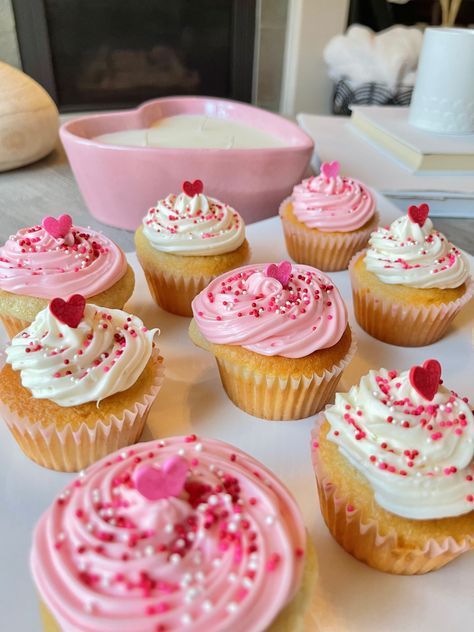 Valentines Baking, Cute Baking, Pretty Birthday Cakes, Food Drinks Dessert, Birthday Food, Cute Desserts, Cute Cakes, Food Obsession, Holiday Baking