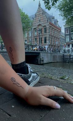 Amsterdam Inspired Tattoo, Dutch Tulip Tattoo, Dutch Tattoo Ideas Netherlands, Netherlands Tattoo Ideas, Amsterdam Tattoo Ideas, Dutch Tattoo Ideas, Netherlands Tattoo, Amsterdam Fits, Tulips Tattoo