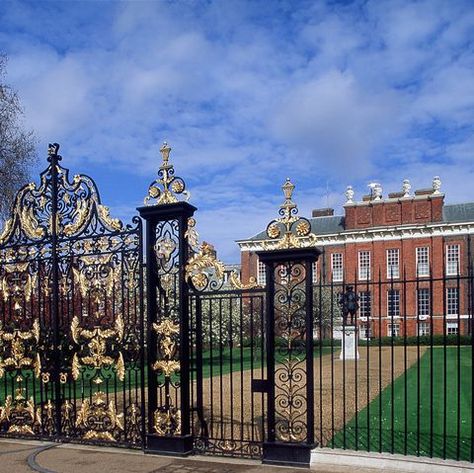 kensington palace Kensington Palace Aesthetic, Kengsinton Palace, England Castles, Kensington Palace Gardens, English Monarchs, Chinese Palace, Story Of Yanxi Palace, Kate Middleton And Prince William, English Houses