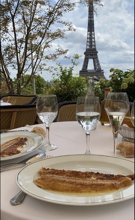 Restaurants In Paris With A View, Restaurants In Paris Dinner, Romantic Restaurants In Paris, Best Dinner Restaurants In Paris, Paris Restaurants With Eiffel Tower View, Paris Restaurants Best, Paris Dinner Restaurant, Top Restaurants In Paris, Paris Dinner