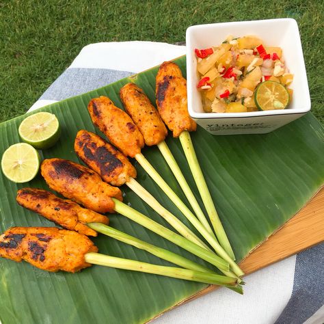 Balinese sate lilit Sate Lilit, Reference Poses, What To Cook, Traditional Food, Tandoori Chicken, No Cook Meals, Healthy Food, Comfort Food, Art Reference