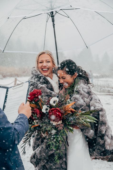 That snowflake on your eyelashes AND in your eye holes kind of laughter. Full story: https://www.stephgrantphotography.com/blog/snowy-queer-elopement-aspen/ Winter Lesbian Wedding, Winter Wedding Drinks, Lesbian Elopement Photography, Lgbtq Wedding Photos, Wedding Photos Lesbian, Lgbtq Wedding Photography, Winter Wedding Color Palette, Winter Invitations, Winter Elopement