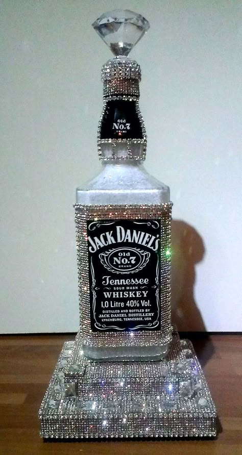 Bedazzled Liquor Bottles, Bottles Craft, Bedazzled Bottle, Alcohol Bottle Crafts, Decorated Liquor Bottles, Jack Daniels Bottle, Bling Bottles, Pretty Alcoholic Drinks, Liquor Bottle Crafts