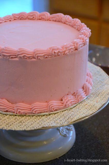 Light Pink Birthday Cake, Pink Round Cake, Light Pink Cake, Bow Birthday Cake, Light Pink Birthday, Round Birthday Cakes, Heart Baking, 12th Birthday Cake, Circle Cake