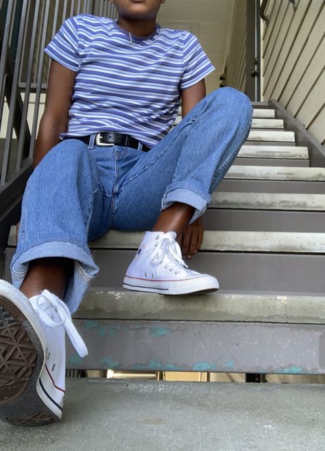 Blue Striped Shirt, Black Belt, Mom Jeans, and White High Top Converse Shoes White Converse Outfit High Top, White High Top Converse Outfit, High Top Converse Outfit, White Converse Outfits, White Chucks, White High Top Converse, Converse Outfit, Blue Mom Jeans, Mom Jeans Outfit