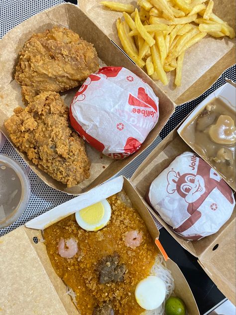 Mcdo Take Out, Jollibee Aesthetic, Philippines Summer, Baguio City, Financially Stable, Yummy Comfort Food, Mood Instagram, Food Obsession, Korean Food