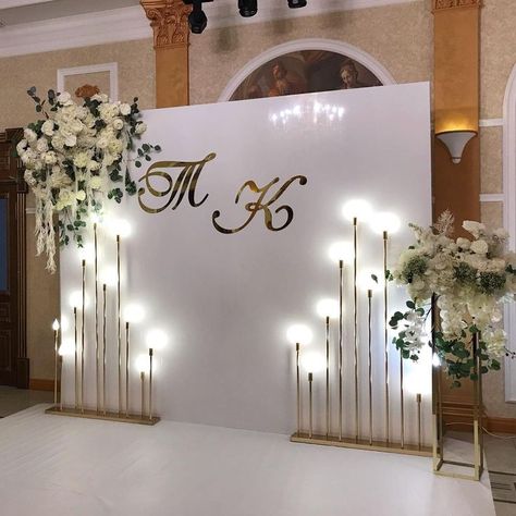 Simple Throne Wedding, Elegant Stage Decor, Bridal Table Decorations Receptions, Decor Tunangan, Decorating Ideas Wedding, Wedding Decoration Idea, Wedding Decorating Ideas, Ideas Wedding Decoration, Decoration Ideas Wedding