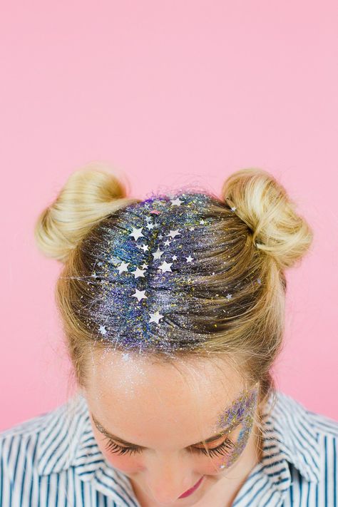 DIY you own Glitter Station at you Wedding or party. How to do glitter face/ hair makeup for a festival. Glitter Station, Glitter Face Makeup, Glitter Roots, Festival Makeup Glitter, Make Your Own Makeup, Festival Glitter, Makeup Glitter, Look Festival, Glitter Face