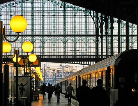 if only all train stations looked like this Long Weekend Trips, Day Trips From London, Paris Luxury, Train Stations, Visit London, Intp, Train Travel, Railway Station, London Travel