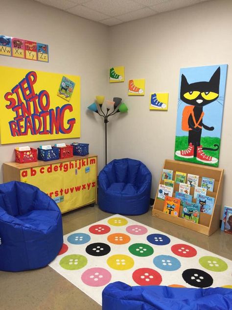 Cute Pete the Cat kindergarten classroom Pete The Cat Reading Corner, Headstart Classroom Setup, Pete The Cat Classroom Theme, Pete The Cat Bulletin Board, Low Bookshelf, Classroom Decoration Ideas, Classroom Arrangement, Colorful Classroom, Pete The Cats