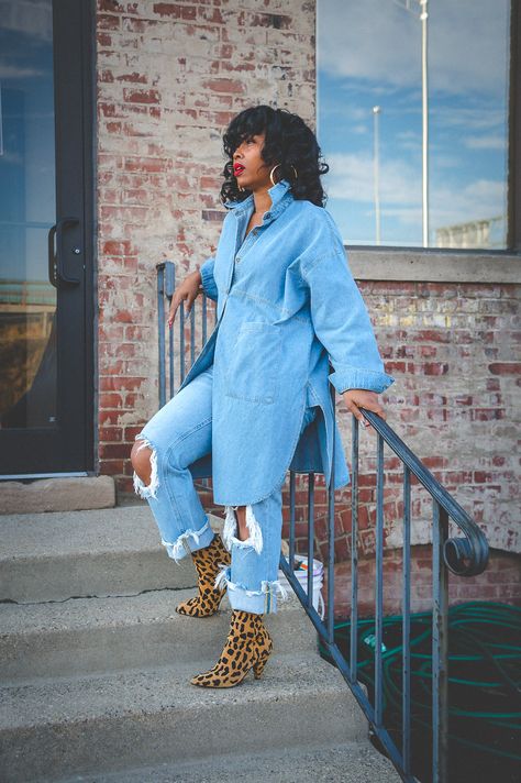 Blue Jean On Blue Jean Outfits, Denim Skirt Jumper Outfit, Long Denim Jacket Outfit Women, Long Jean Shirt Outfit, Outfits With Denim Boots, Dressy Denim Outfits For Women, Demin On Denim Outfit, Wide Leg Denim Pants Outfit, Denim On Denim Outfit Black Women