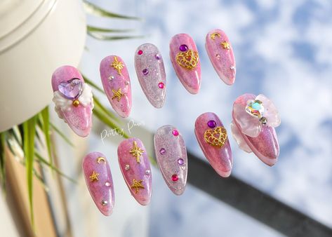 Uñas Sailor Moon, Sailor Moon Pink, Nails Japanese, Sailor Moon Nails, Nails Size, Ombre Glitter, Moon Nails, Galaxy Nails, Japanese Kawaii