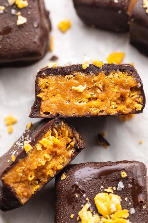 Healthy Homemade Butterfingers (5 ingredients!) Healthy Homemade Butterfingers, Healthy Butterfinger Recipe, Healthy Peanut Butter Crackers, Healthy Butterfinger Bars, Butterfingers Recipe, Healthy Butterfinger, Keto Butterfinger, Health Sweet Snacks, Butterfinger Balls