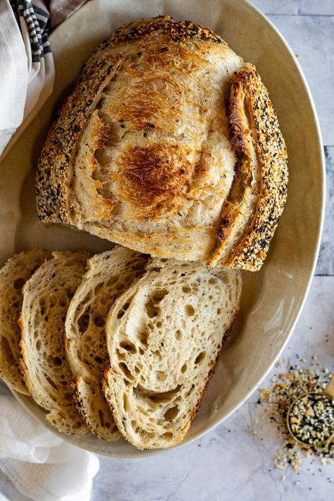 Craft a loaf of our hearty sourdough bread, rich in tangy flavor and topped with the savory crunch of everything bagel seasoning. YUM! Everything Bagel Sourdough, Bread Recipes For Beginners, Sourdough Bread Recipes, Easy Sourdough Bread, Artisan Sourdough Bread, Artisan Sourdough, Easy Sourdough Bread Recipe, Sourdough Bagels, Sourdough Starter Discard Recipe