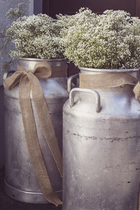 Milk Tin Can Decor, Milk Bottle Wedding Decor, Milk Can Wedding Decor Rustic, Milk Can Wedding Decor, Milk Can Flower Arrangements, Ranch Style Decor, Rustic Farm Wedding, Deco Champetre, Country Garden Weddings