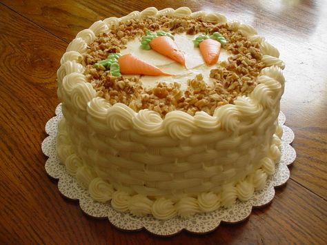 basket weave carrot cake Piping Ideas, Easter Carrot Cake, Easter Basket Cake, Cake Basket, Carrot Cakes, Teen Cakes, Cake Decorating Designs, Cupcake Frosting, Basket Design