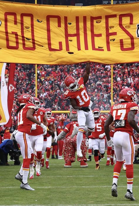 Kansas City Chiefs Superbowl Champions, Kansas City Chiefs Superbowl, Chiefs Game Day, Kc Cheifs, Chiefs Superbowl, Go Chiefs, Nfl Chiefs, Nfl Football Helmets, Red Kingdom